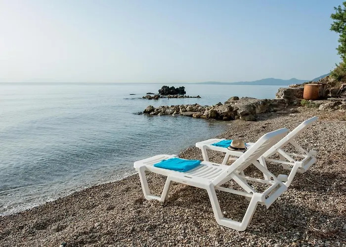 Agistri By The Sea 公寓 *